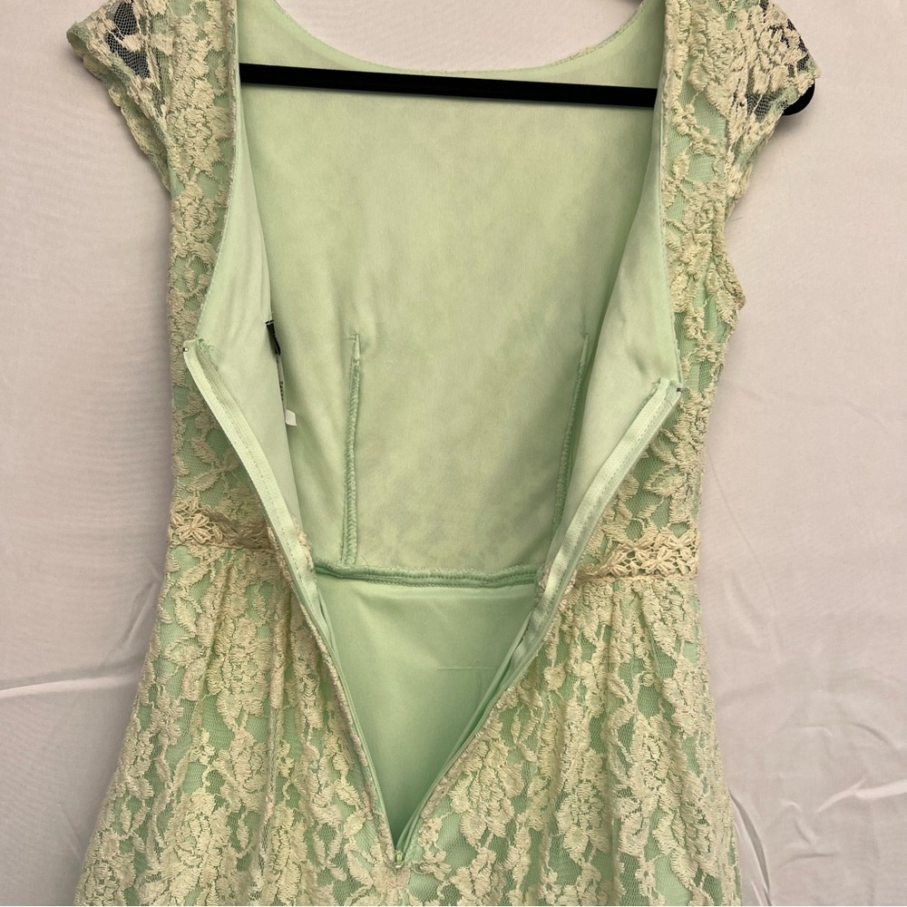 Elegant Cream Lace Dress - Picture 13 of 16